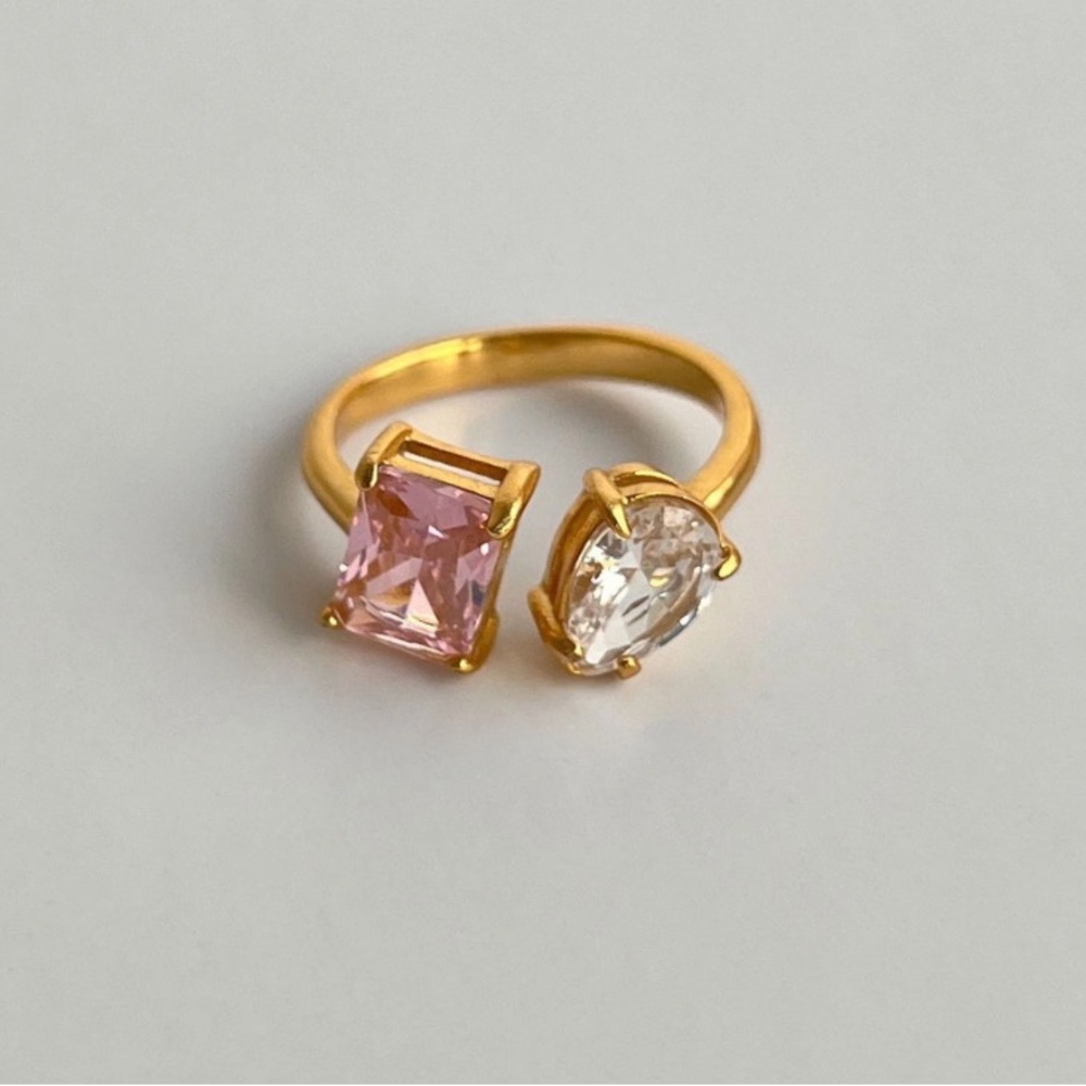 Elegant Gold and Pink Stone Ring